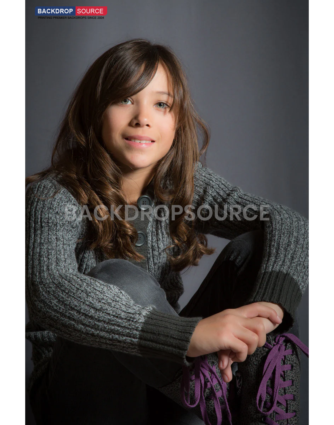 Gray wrinkle-resistant fabric with a smooth, wrinkle-resistant background for modern professional settings.