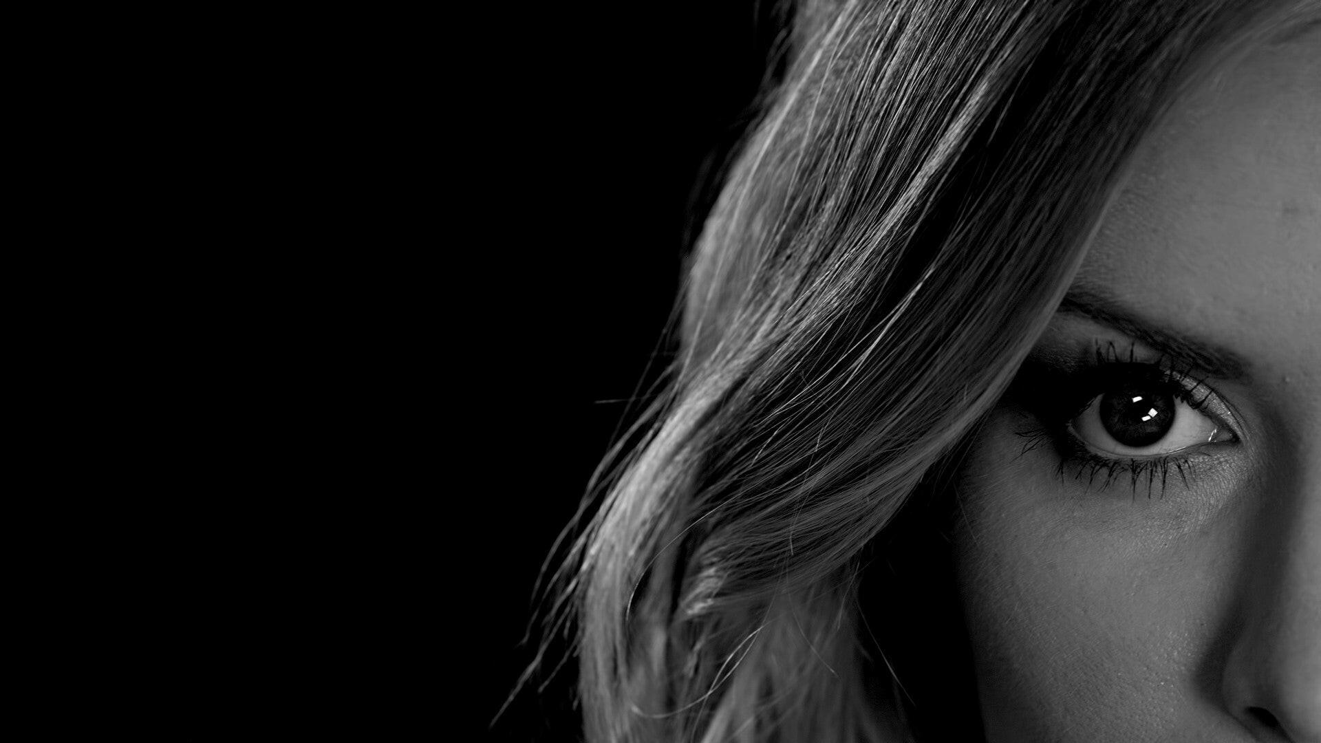 Solid black studio muslin backdrop for professional photography sessions, ideal background solution for portraits.